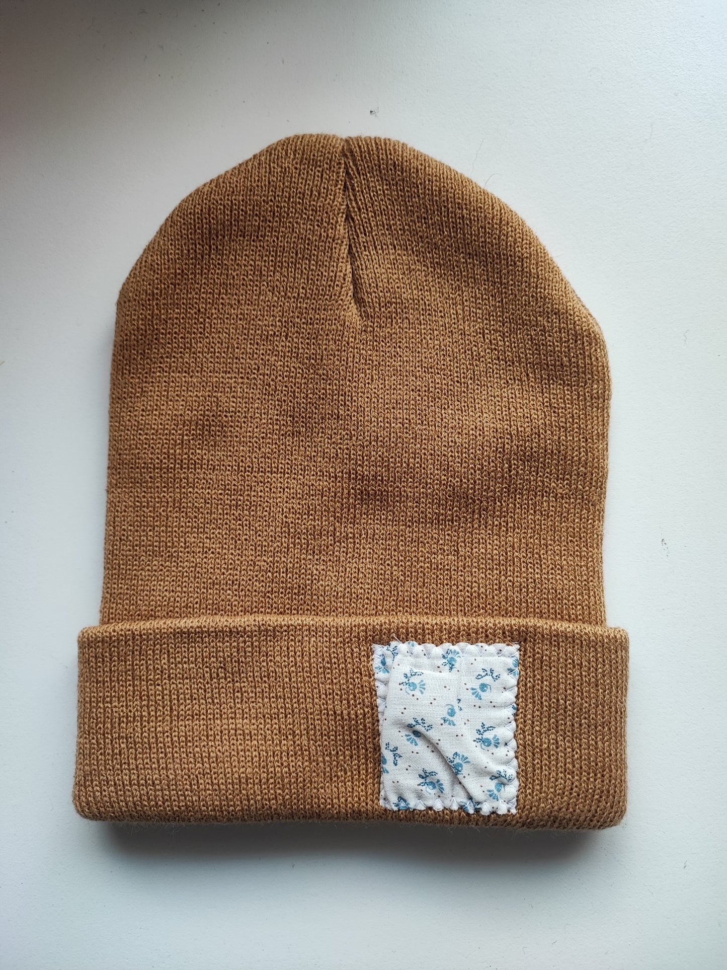 Bonnet moutarde petite fleur bleu