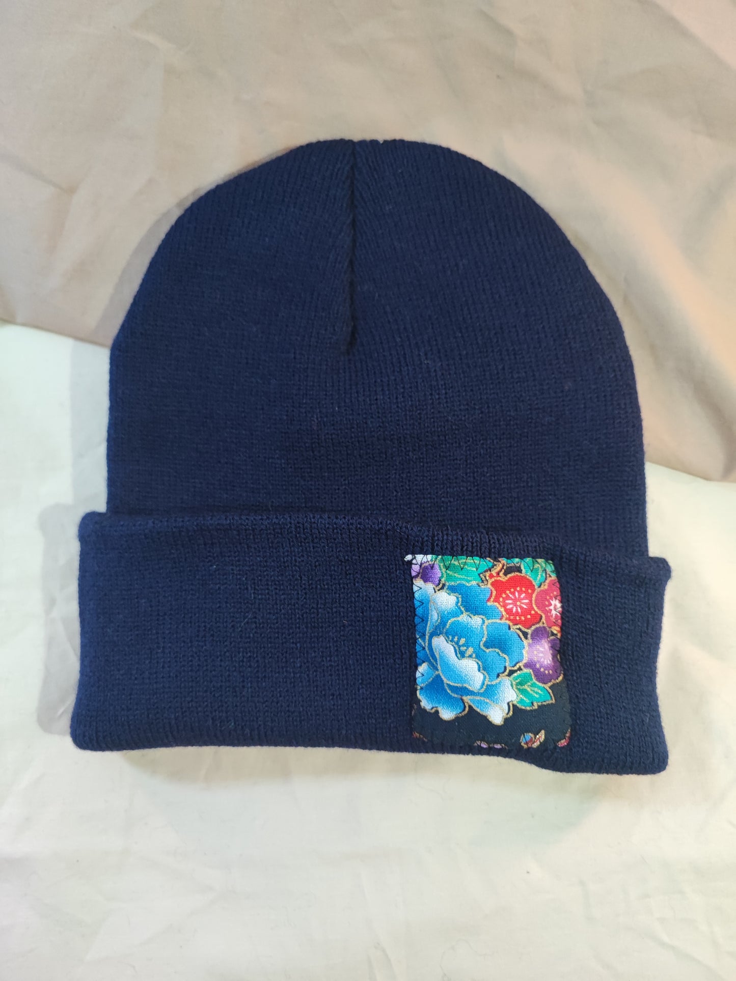 Bonnet bleu nuit rosace