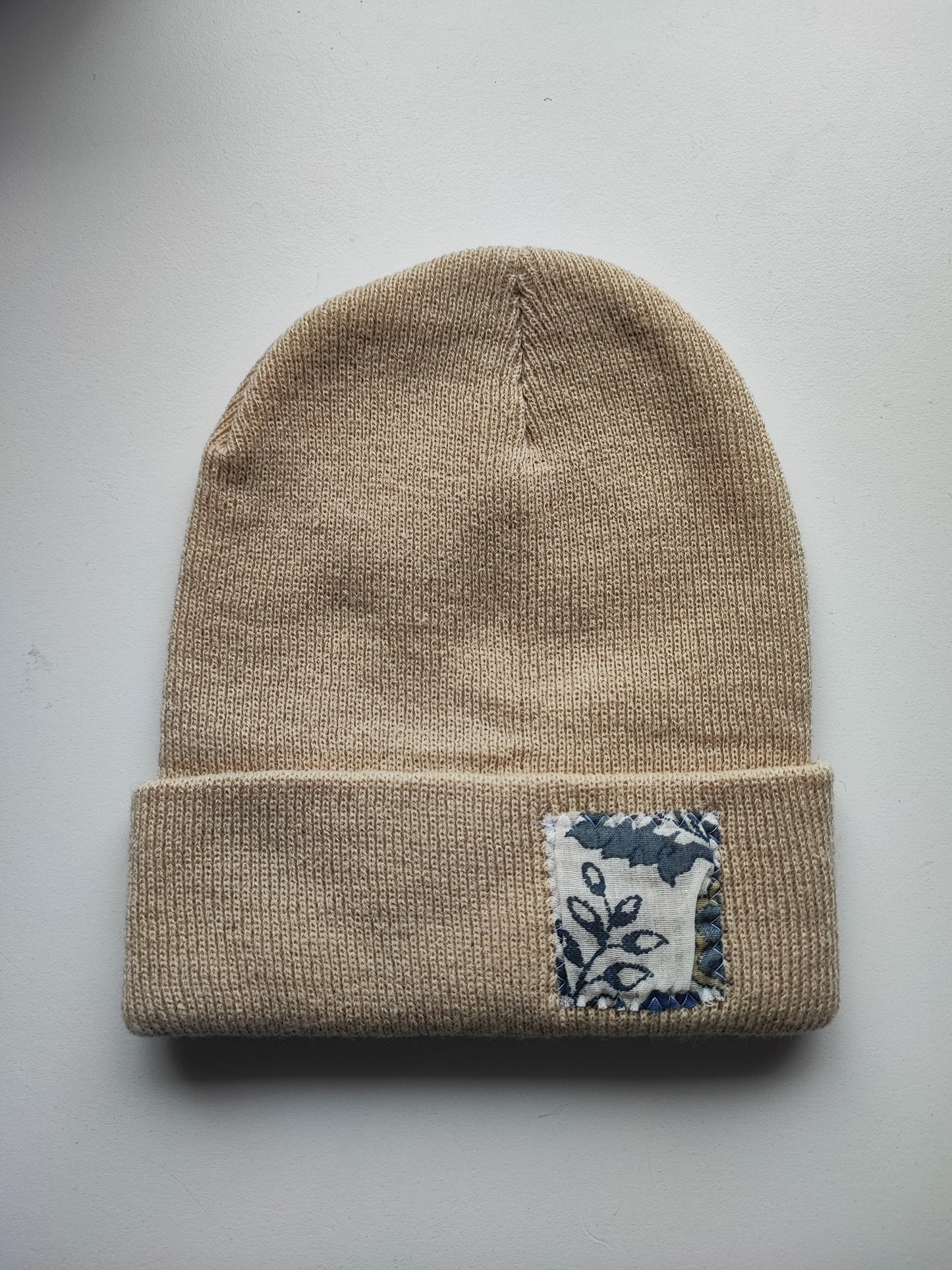 Bonnet beige fleur bleu rétro
