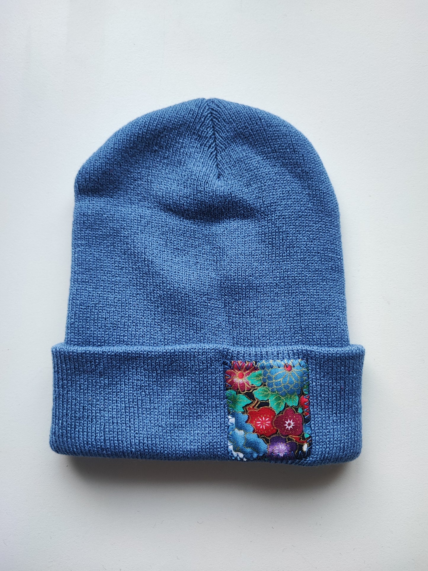 Bonnet bleu fleurs du japon