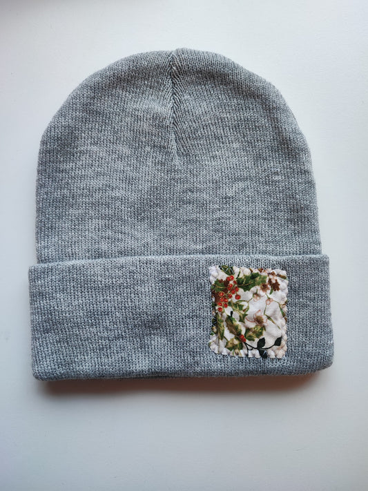 Bonnet gris  fleur de houx