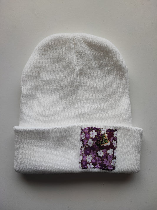 Bonnet Blanc papillon violet