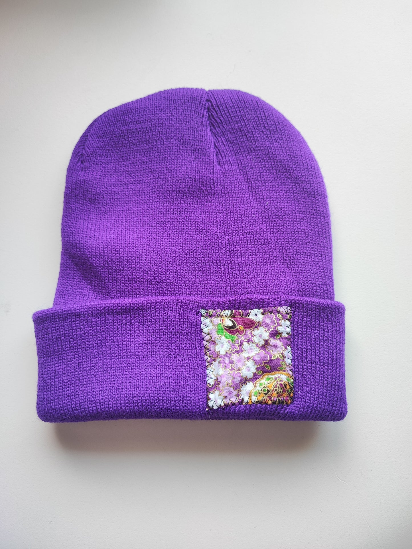 Bonnet violette papillon violet