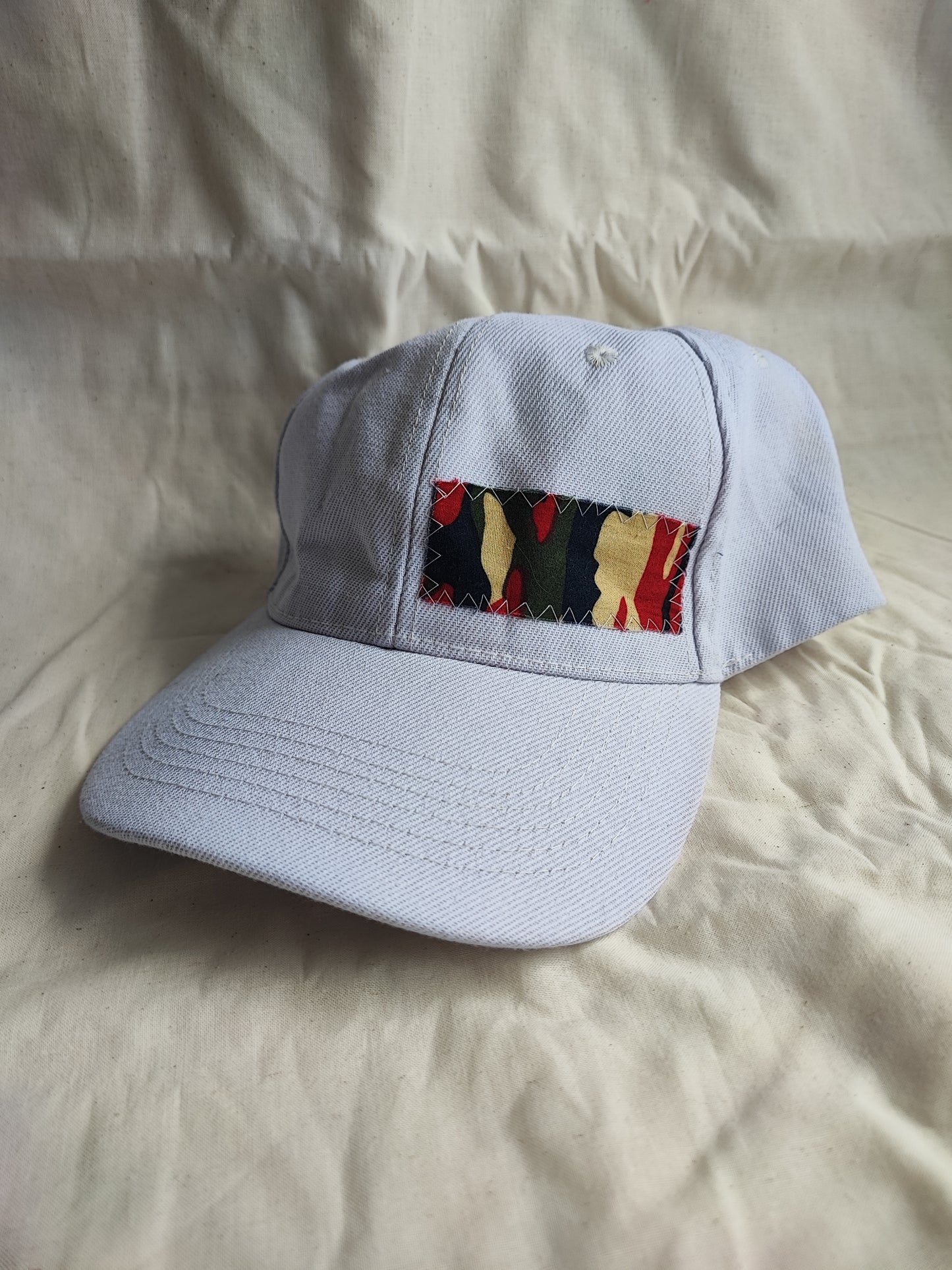 Casquette Blanche motif camouflage Imparfaite