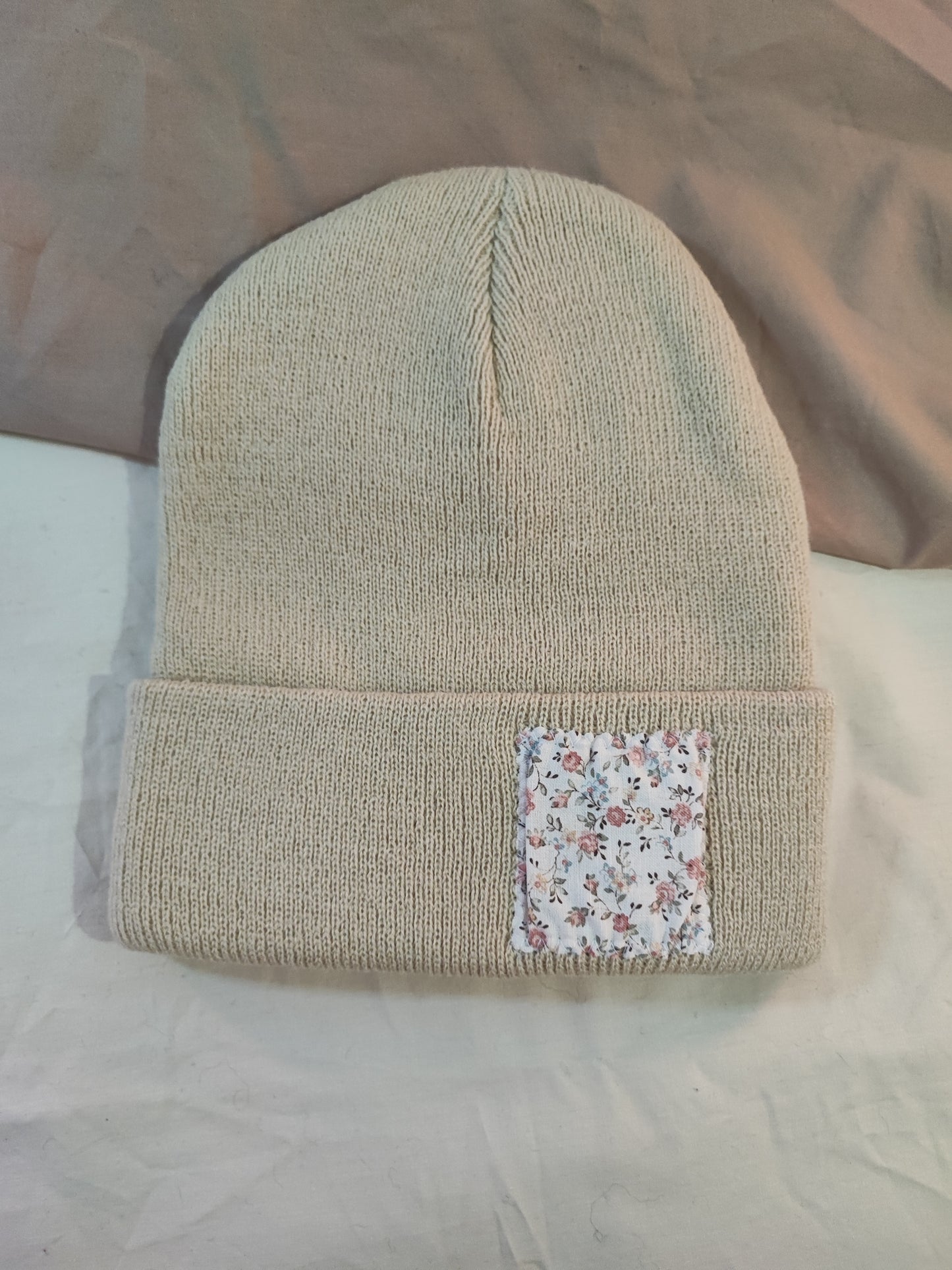 Bonnet beige fleur champêtre