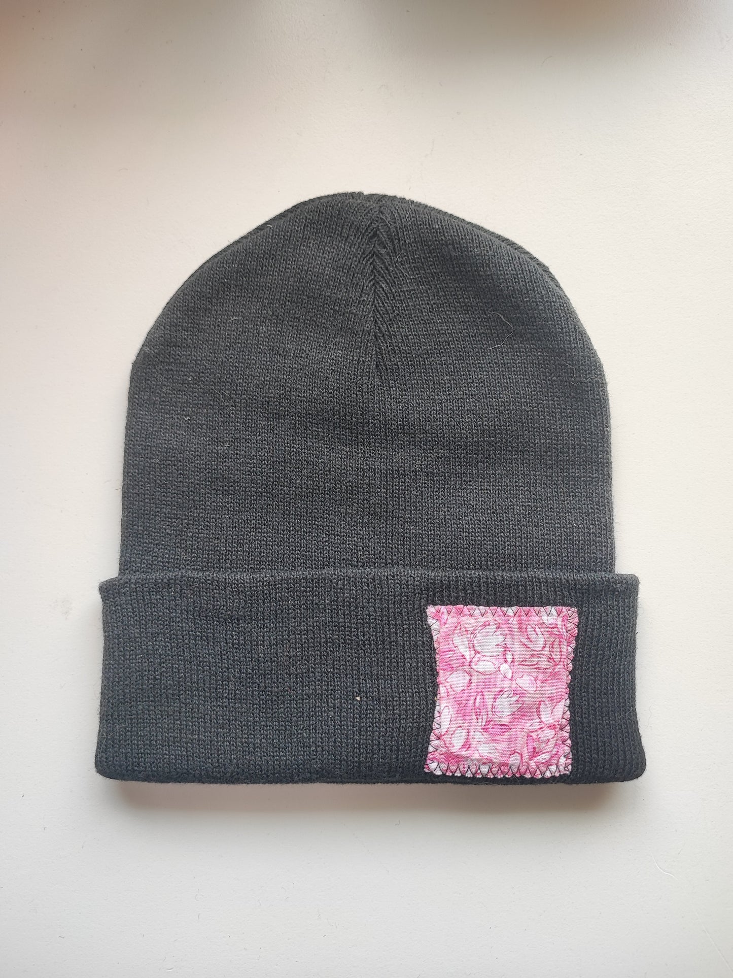 Bonnet noir fleur Fuschia