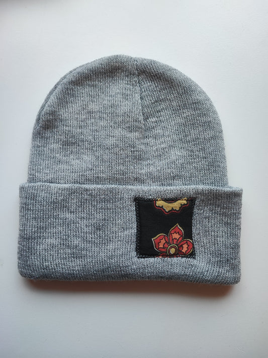 Bonnet gris fleur sombre